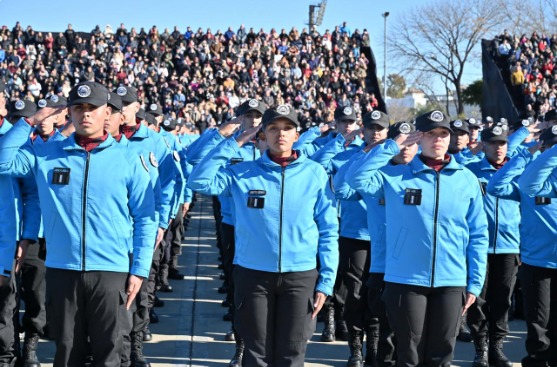 Los futuros policías y bomberos de la Ciudad juraron la bandera