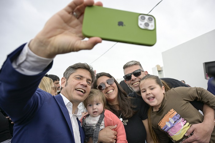 Kicillof entregó 64 viviendas a familias de San Vicente