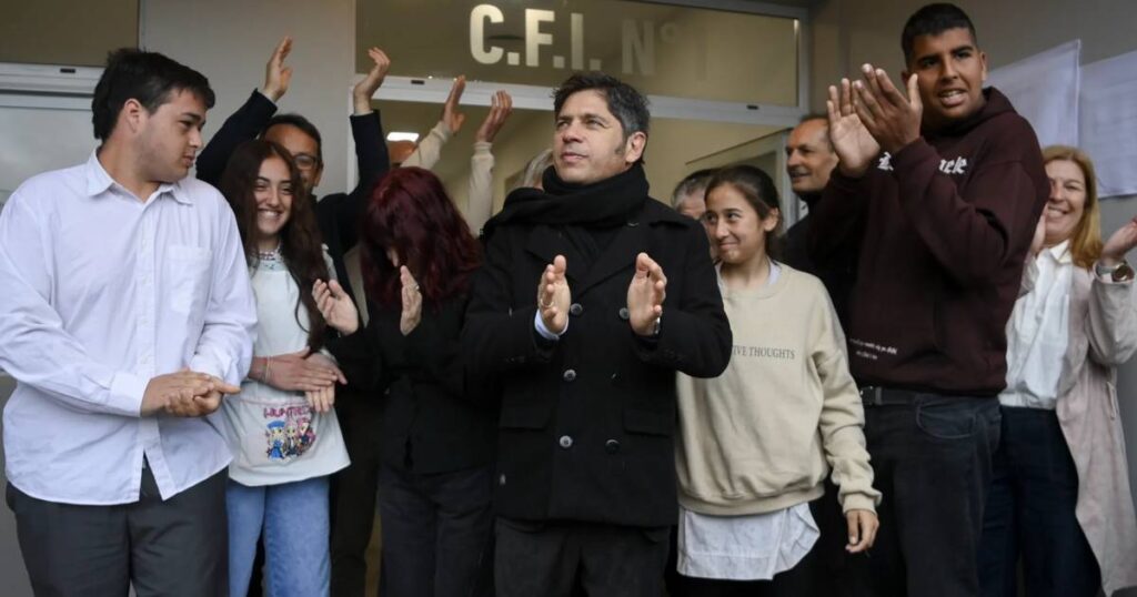 Kicillof con agenda en la cuarta sección: Inauguró un Centro de Formación Integral en Casares y entregó escritur…