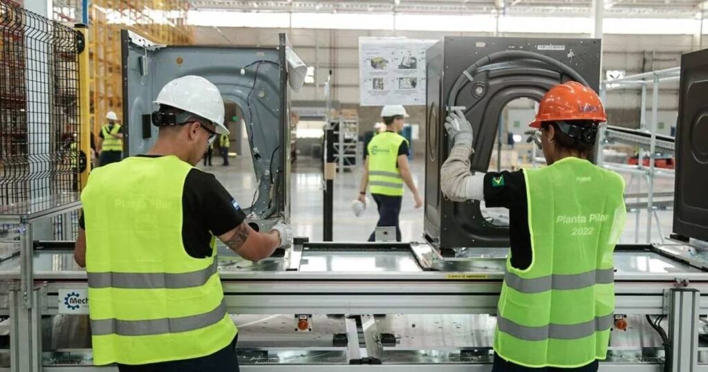 La economía bonaerense cayó 1,6% en el tercer trimestre: Ya acumula dos trimestres consecutivos de caída y Provi…