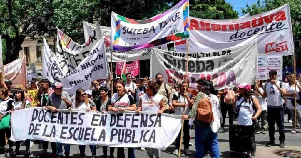 Docentes disidentes paran en la Provincia y apuntan contra la paritaria: habrá una olla popular frente a la Gobe...